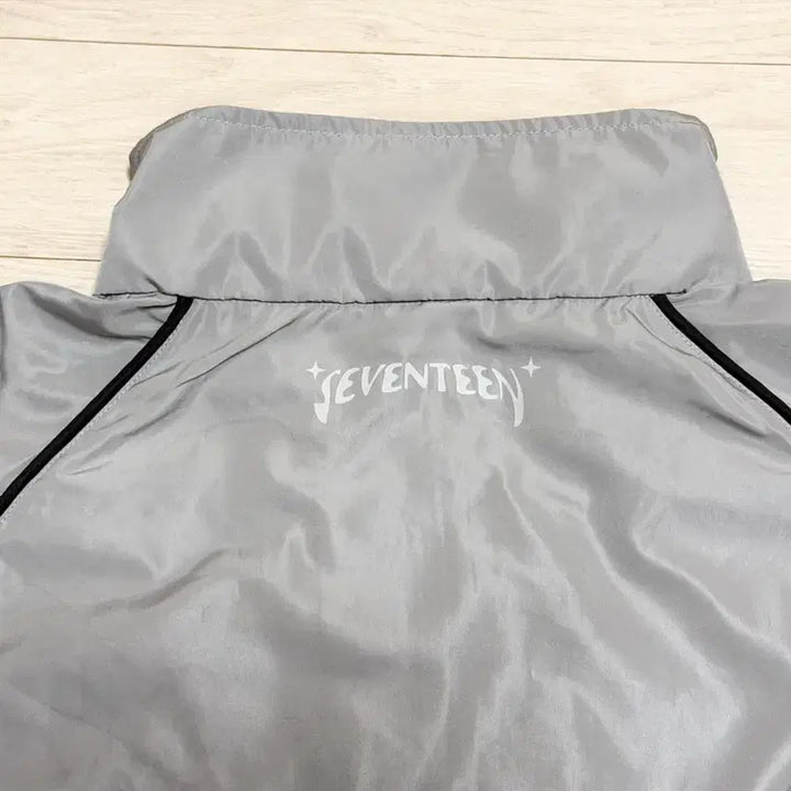 [BUNJANG] SEVENTEEN Follow Ill-kon Follow UV Jacket Windbreaker Grey M / 세븐틴 follow 일콘 팔로우 uv 자켓 바람막이 회색 m