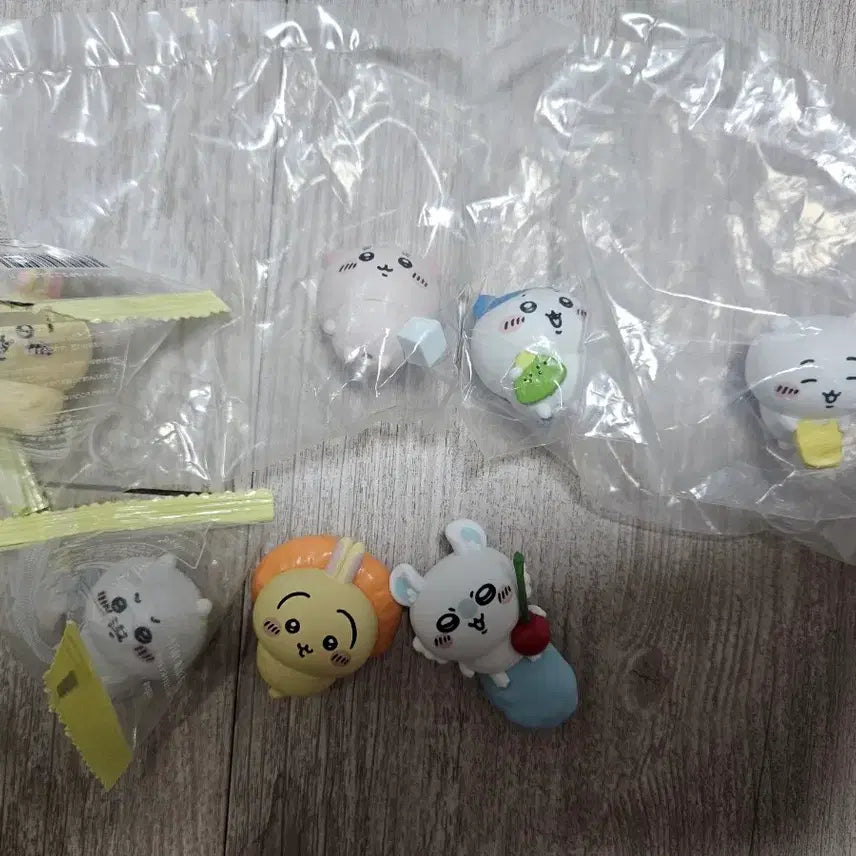 [BUNJANG] Chiikawa Marching Together 3 Figures Set (5 Types + 2 Bonus Types) / 치이카와 나란히 행진3 피규어 풀셋 5종 세트+2종 피규어