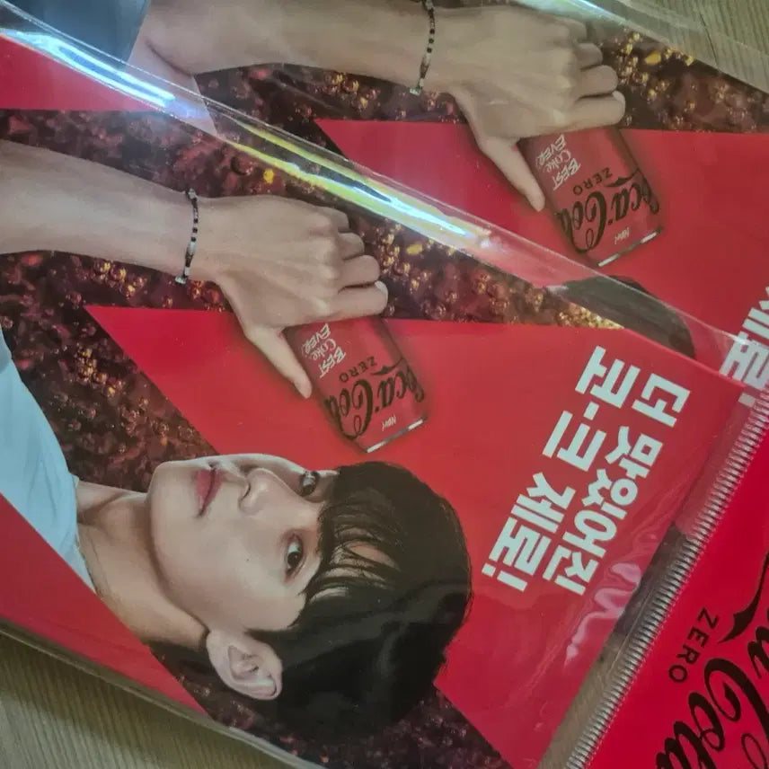 [BUNJANG] BTS V Coca-Cola Accordion Book (Sealed) / 코카콜라 뷔 아코디언북 코카콜라 제로 V 방탄소년단 BTS