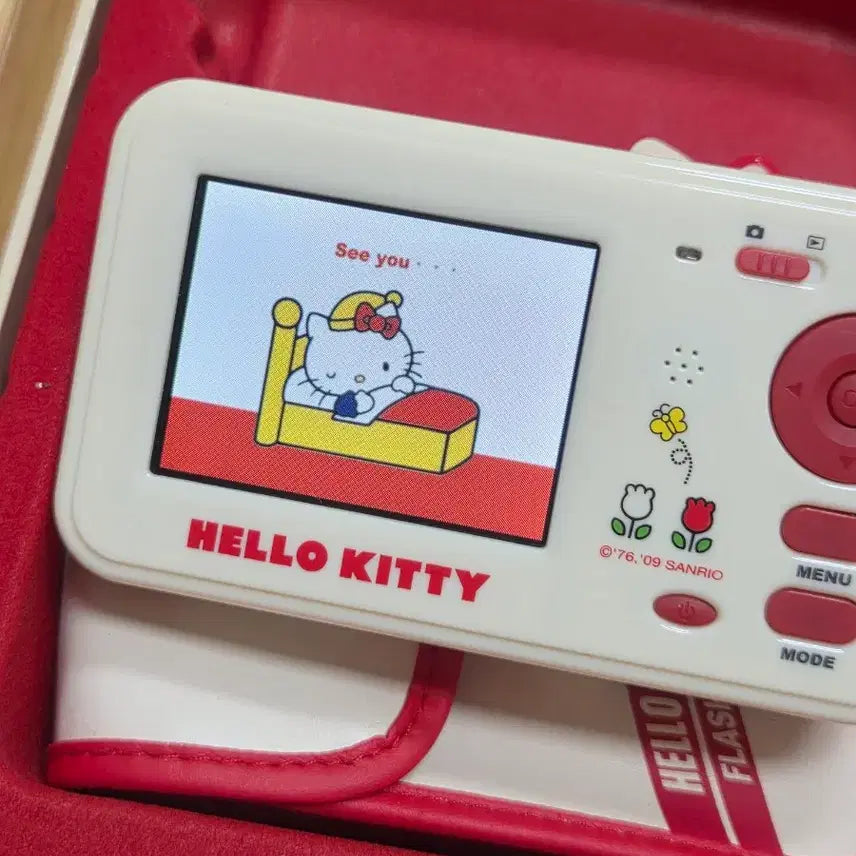 [BUNJANG] Rare 1976 Hello Kitty Calculator + 2009 Hello Kitty Digital Camera Full Set / 초레어)고전키티 디지털 카메라 키티디카 풀세트 고전키티 계산기