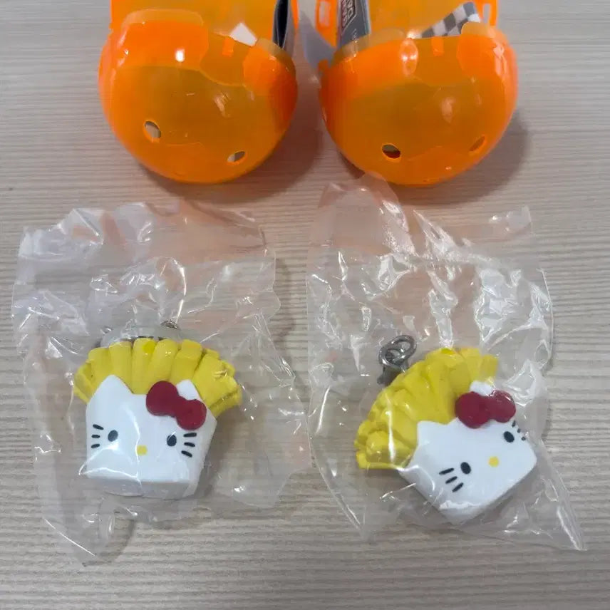 [BUNJANG] Hello Kitty American Design Keyring / 헬로키티 아메리칸 디자인 메지루시