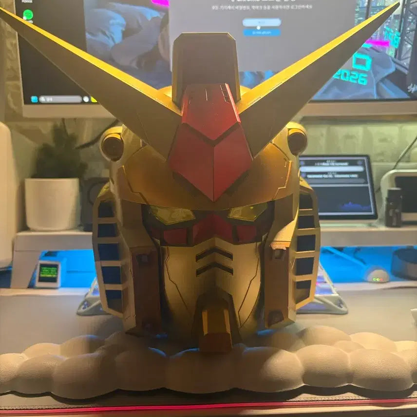 [BUNJANG] RX-78 Gold Gundam Head Figure (Helmet) / Rx-78골드 건담 헤드 피규어 (헬멧)