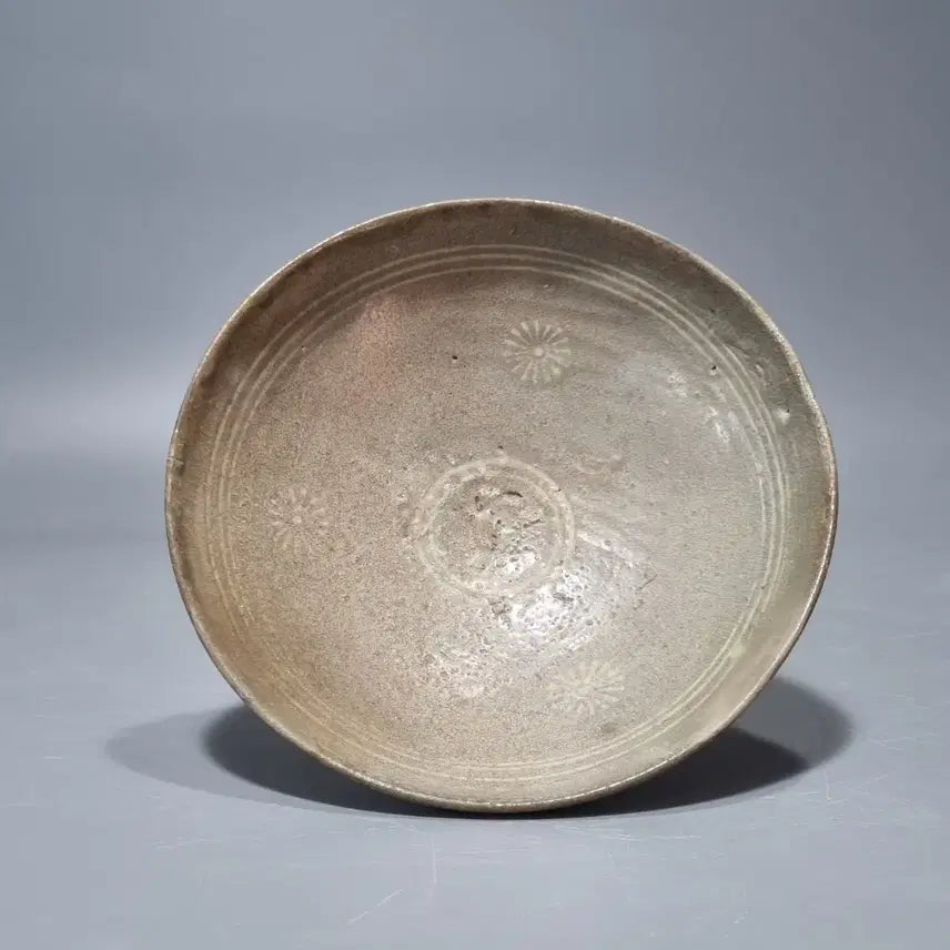 [BUNJANG] 15th Century Joseon Dynasty Buncheong Ware Inhwa Chrysanthemum Bowl / 분청사기 인화문 대접