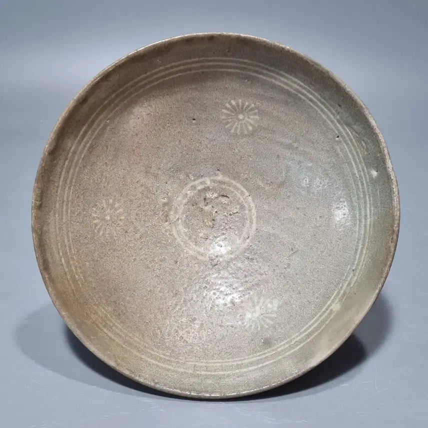 [BUNJANG] 15th Century Joseon Dynasty Buncheong Ware Inhwa Chrysanthemum Bowl / 분청사기 인화문 대접