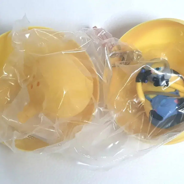[BUNJANG] BHC Minions Random Figure Keyring (James) - Sealed / bhc 미니언즈 랜덤 피규어 키링(제임스)
