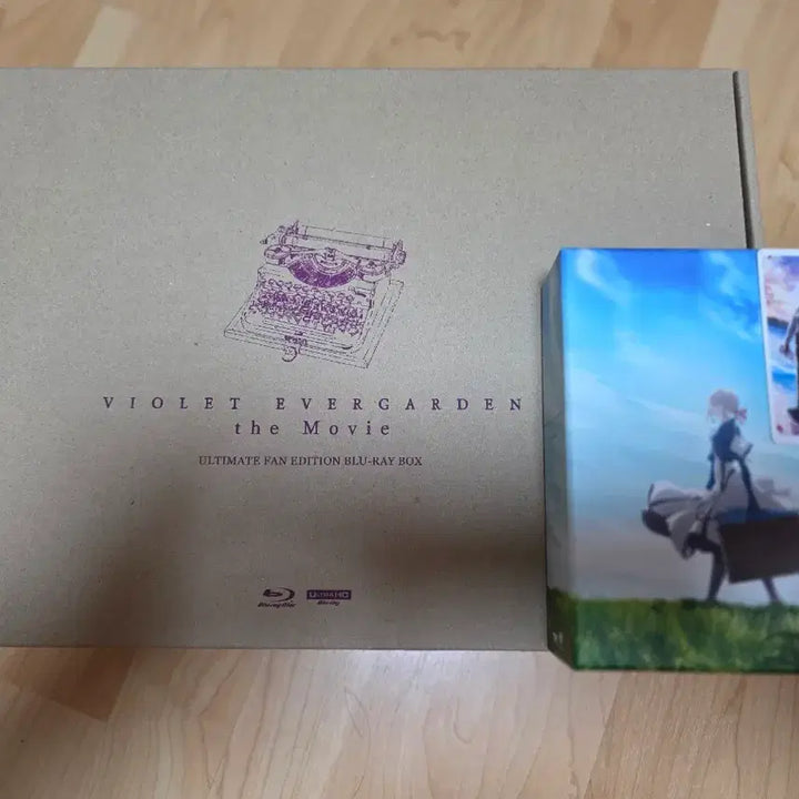 [BUNJANG] Violet Evergarden Blu-ray Bundle Set (TVA FE + Movie UFE + Orchestra Exclusive Poster Included) / 바이올렛 에버가든 블루레이 일괄 판매 (TVA FE + 극장판 UFE + 오케스트라 특전 포스터 포함)