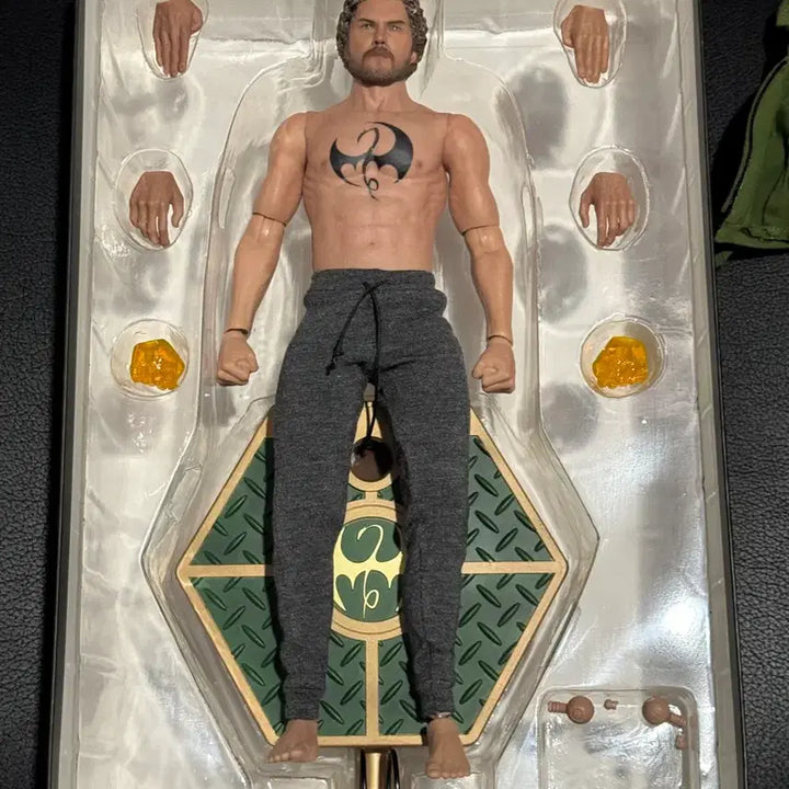 [BUNJANG] Sootoys Iron Fist 1/6 Scale Figure / 수수토이즈 SST008 마블 넷플릭스 디펜더스 아이언 피스트 1/6 피규어 (핫토이x)