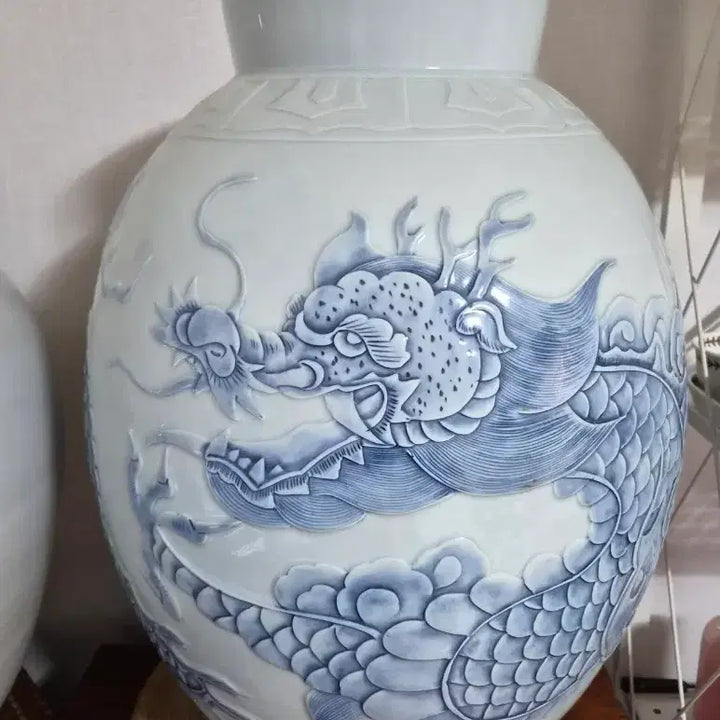 [BUNJANG] Blue and White Porcelain Dragon Motif Moon Jar / 청화백자 용문늬 약각 달항아리 도자기