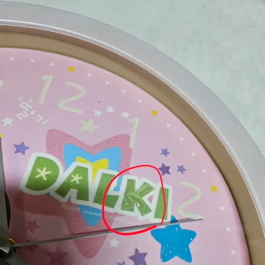 [BUNJANG] Strawberry Loves Clock Retro Collectible / 딸기가좋아 벽시계 고전문구 레트로 빈티지 소품 캐릭터 굿즈 방꾸 인테리어 키덜트 수집 추억