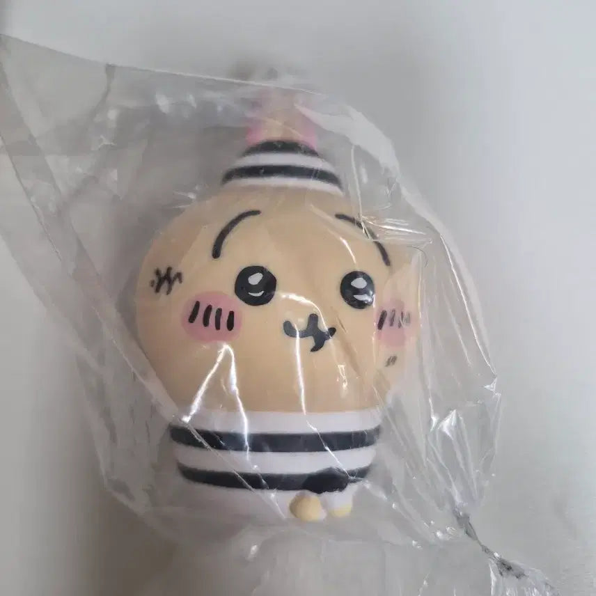 [BUNJANG] Bandai Chiikawa Friends Vol. 4 Usagi Figure (Prisoner Outfit) / 반다이 치이카와 프렌즈 4(우사기)