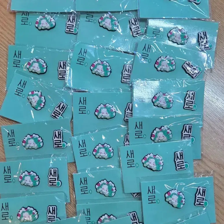 [BUNJANG] 36-Piece Set of New Character Jibbitz / 새로 캐릭터 지비츠 36개모두