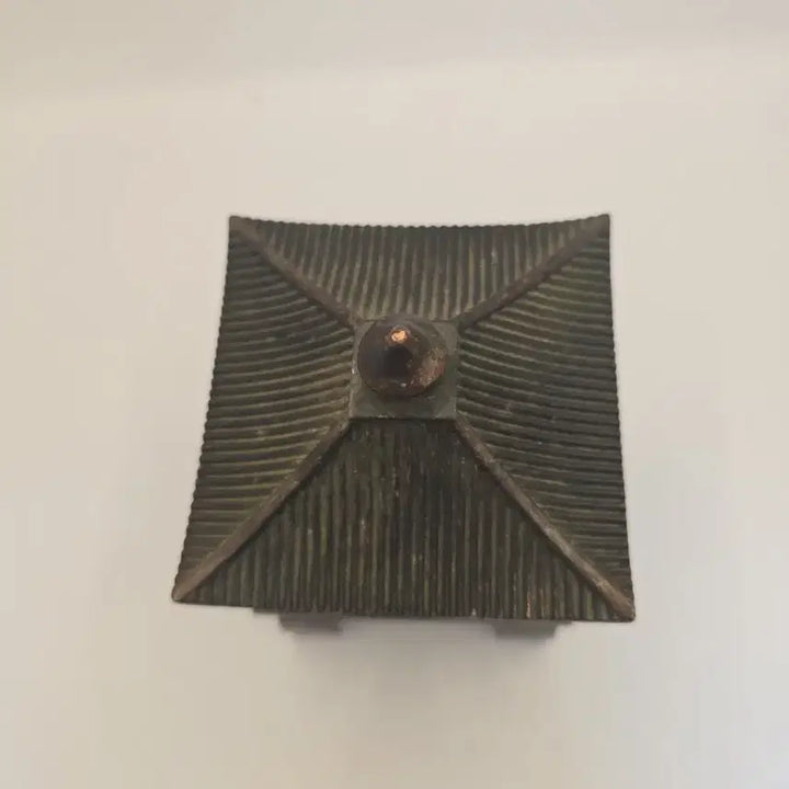 [BUNJANG] Antique Bronze Paljak Roof Stone Lantern Incense Burner / 골동품 청동 팔작지붕 석등 향로