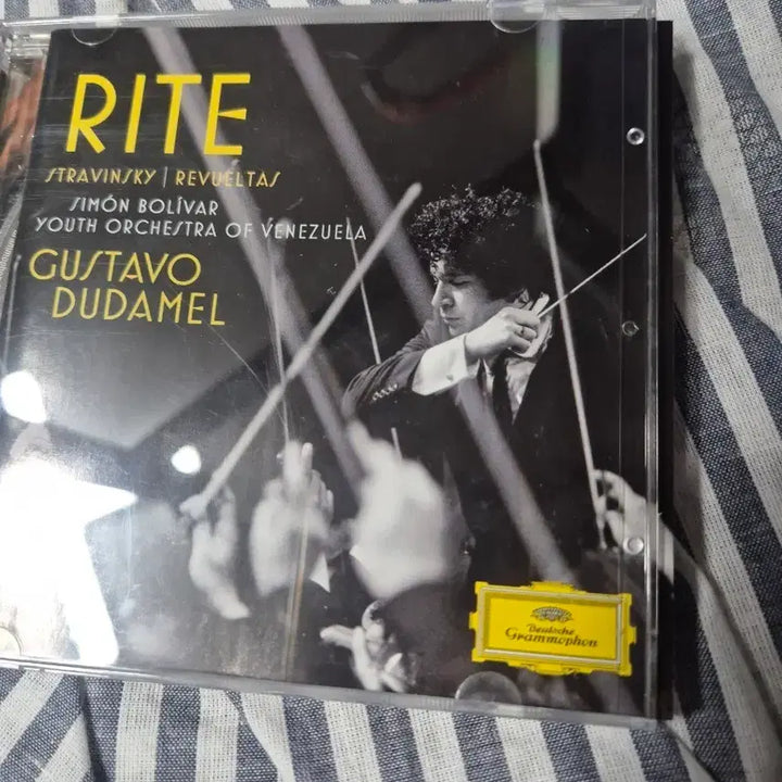 [BUNJANG] Gustavo Dudamel Conducts Stravinsky/Revueltas: &