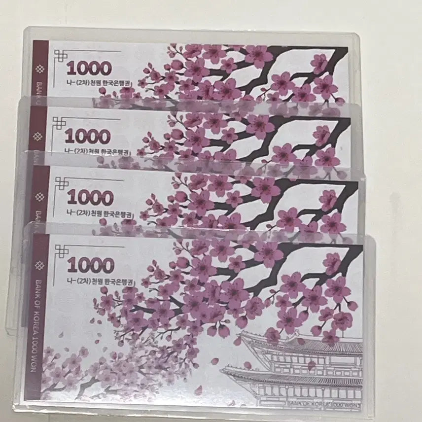 [BUNJANG] Bank of Korea 2nd Series 1,000 Won Banknote 4 Consecutive Serial Numbers Set with Official Case / 완전 미사용 UNC 한국은행 2차 1,000원 지폐 4연번 세트 한국은행 정품 지폐 케이스 포함