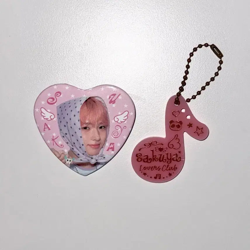 [BUNJANG] NCT WISH Sakuya Chocolate Keyring &amp; Can Badge Bundle / [엔시티위시] 사쿠야 생카 굿즈 39번지 잡화점 초콜릿키링 캔뱃지 판매