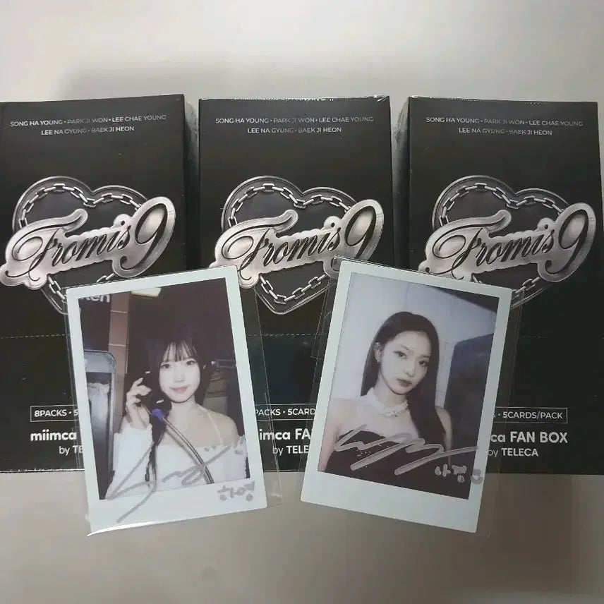 [BUNJANG] fromis_9 Fanbox 3 Boxes + Lee Nagyung &amp; Song Hayoung Signed (Printed) Polaroid Photocard / 프로미스나인 팬박스 3박스 (+이나경 송하영 사인(인쇄) 폴라로이드 포토카드)