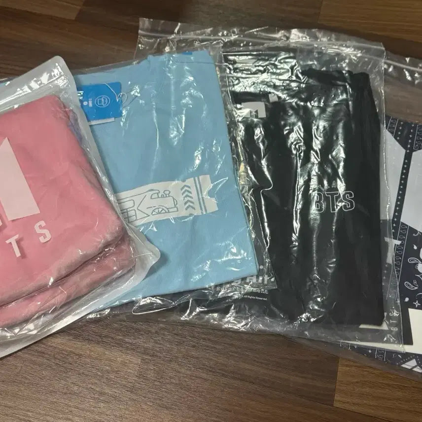 [BUNJANG] BTS Team T-shirt, Blanket, Bag Bundle Set / 방탄 bts 팀 티셔츠 담요 가방 일괄 판매