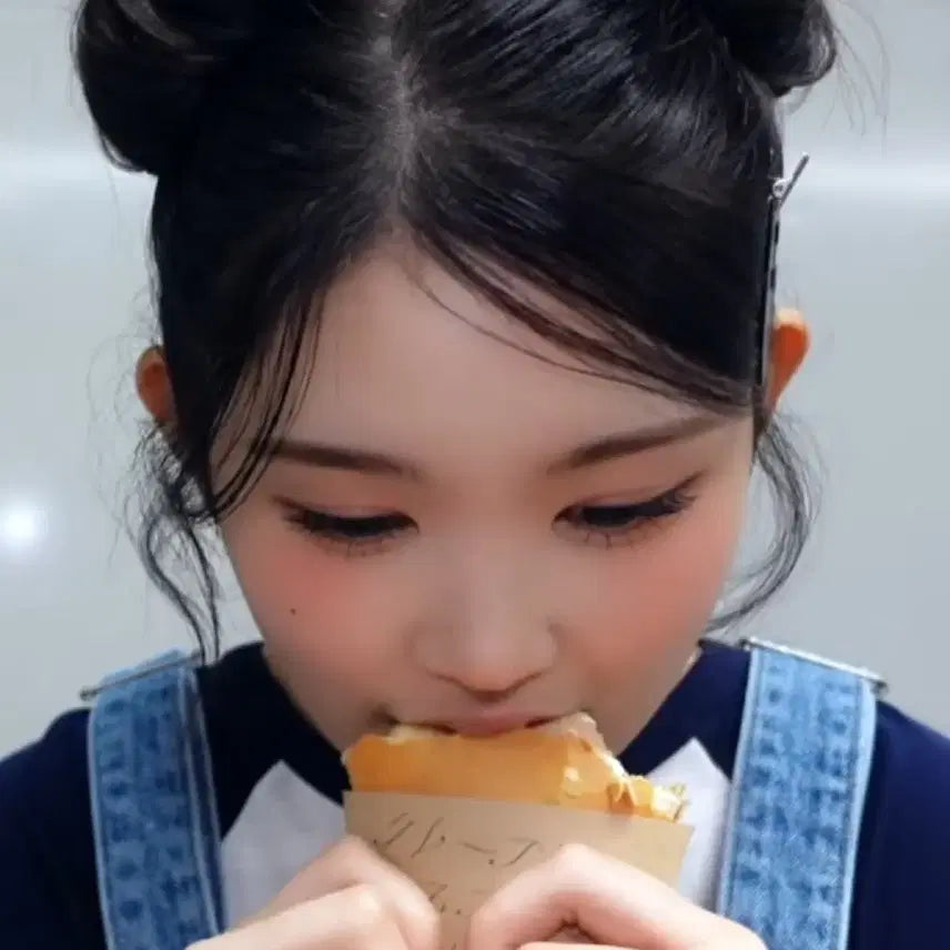 [BUNJANG] Hatsuharu EINA Apple Music Lucky Draw Photocard / 하츠투하츠 에이나 애플뮤직 럭드 양도해요