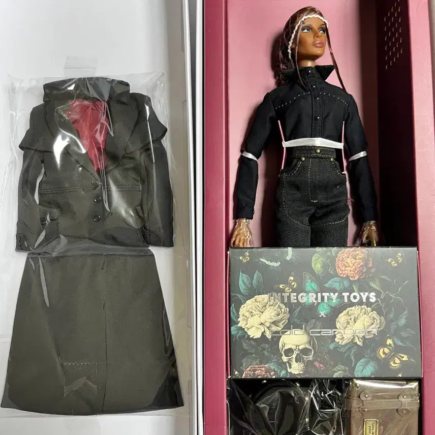 [BUNJANG] Fashion Royalty Cold Carbon Collab Jordan Vampire Hunter Series Sealed / 패션로얄티 콜드카본 콜라보 조단 미개봉