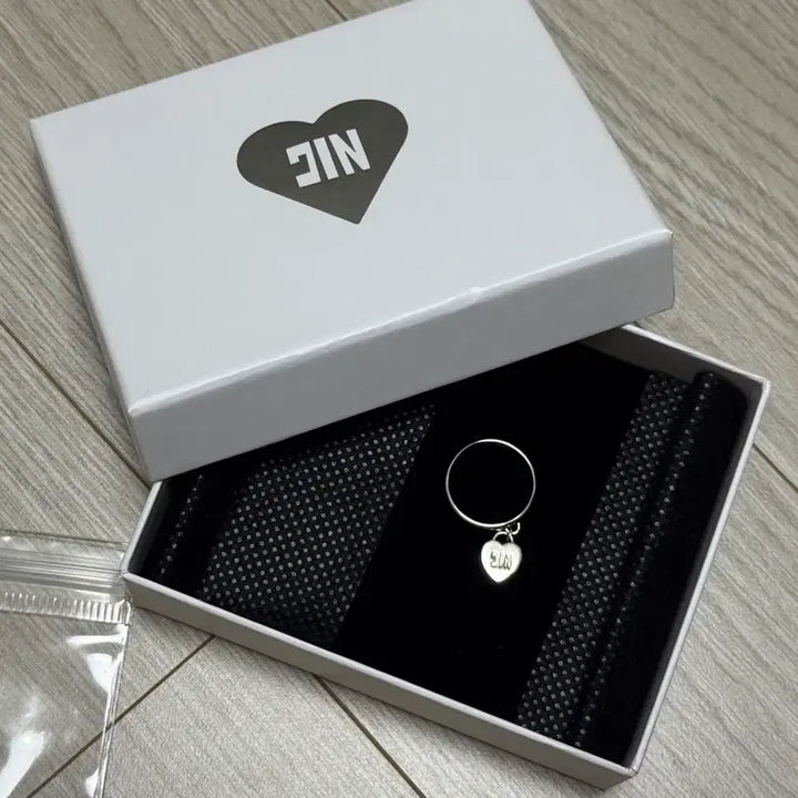 [BUNJANG] BTS Jin Japan Silver Ring / 방탄 bts jin 런석진 일본 굿즈 반지 실버링 포카포함