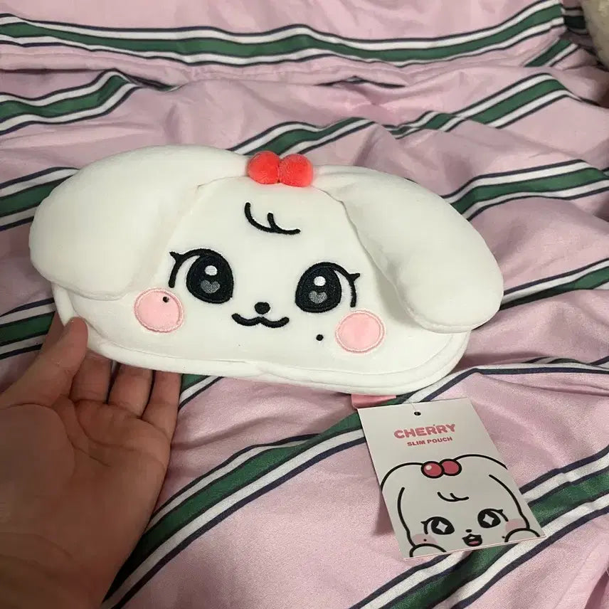 [BUNJANG] IVE MINIVE Cherry Pouch / 아이브 미니브 체리 파우치