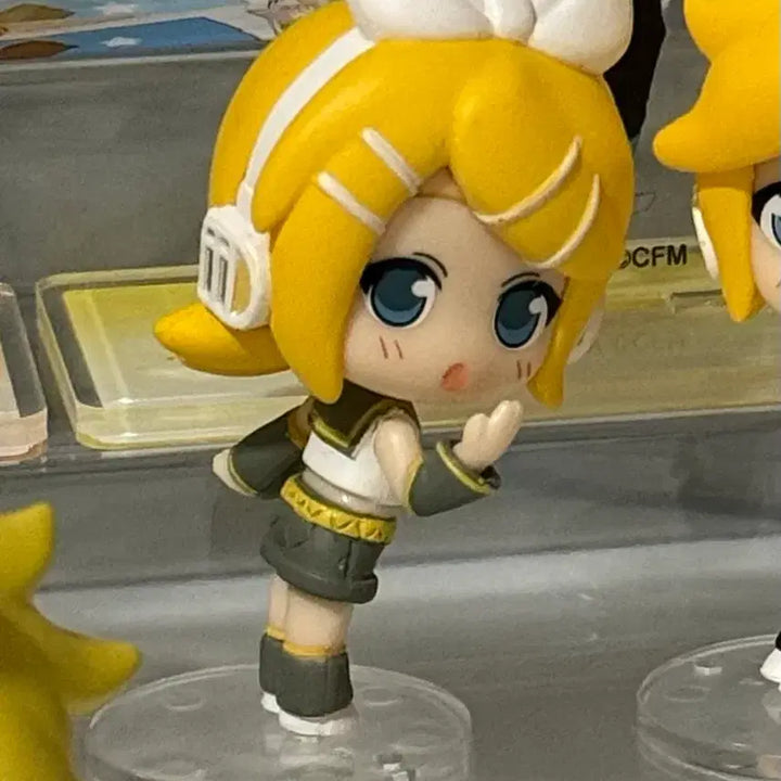 [BUNJANG] Vocaloid Kochimuitenai Here Look Gacha Kagamine Rin Hatsune Miku Figure / 보컬로이드 콧치무이테 여기를 봐 가챠 카가미네 린 하츠네 미쿠