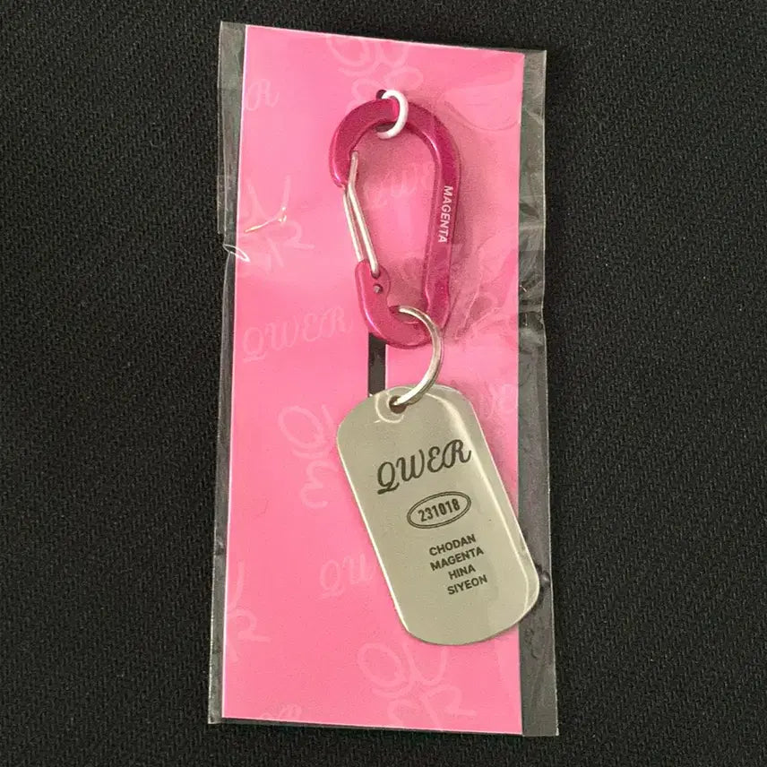 [BUNJANG] QWER Carabiner (Magenta) / QWER 카라비너 (마젠타)