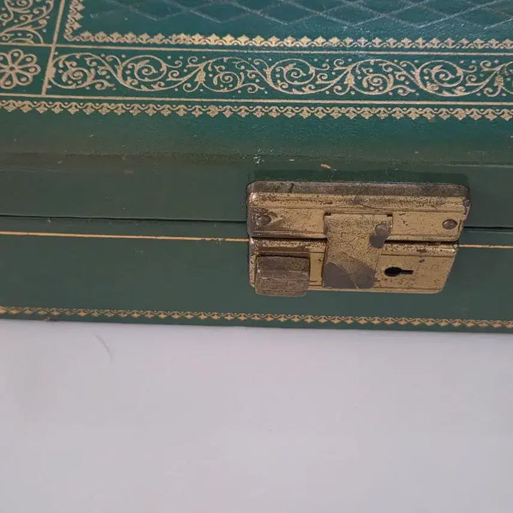 [BUNJANG] Vintage Leather Box with Gold Embellishments / 빈티지 가죽항