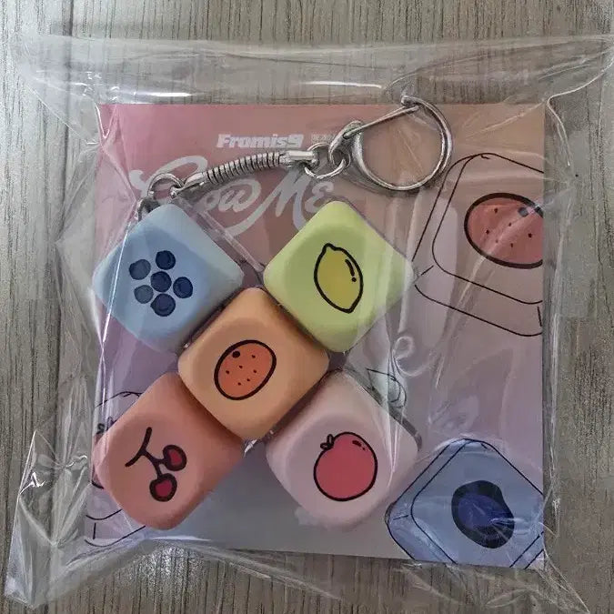 [BUNJANG] fromis_9 Vitamin me Studio Event Keycap Keychain / 프로미스나인 Vitamin me공방 역조공 키캡 키링 양도합니다