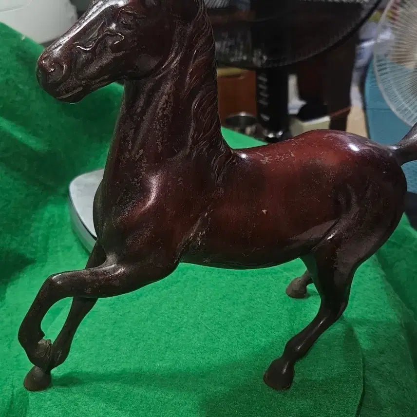 [BUNJANG] Vintage Japanese Cast Iron Horse Sculpture, Traditional Urushi Lacquer Finish / [일제.전통 칠공예] 빈티지 묵직한 무쇠 말 조각상 (칠 마감 7~8회 공정)