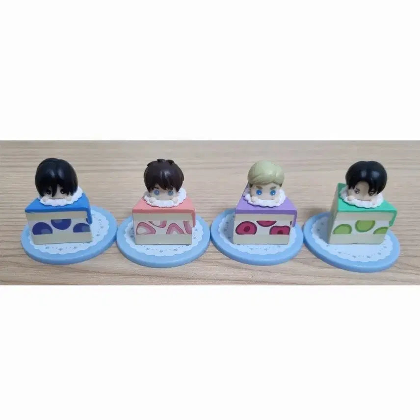 [BUNJANG] Attack on Titan Puchibas Capsule Figures Set of 4 (Eren, Mikasa, Levi, Erwin) / 세트 진격의 거인 푸치바스 캡슐 케이크 가챠 4종 에렌 미카사 리바이 엘빈 진격거