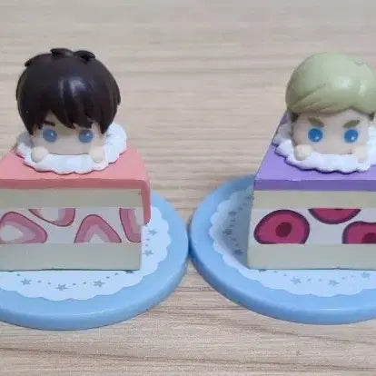 [BUNJANG] Attack on Titan Puchibas Capsule Figures Set of 4 (Eren, Mikasa, Levi, Erwin) / 세트 진격의 거인 푸치바스 캡슐 케이크 가챠 4종 에렌 미카사 리바이 엘빈 진격거