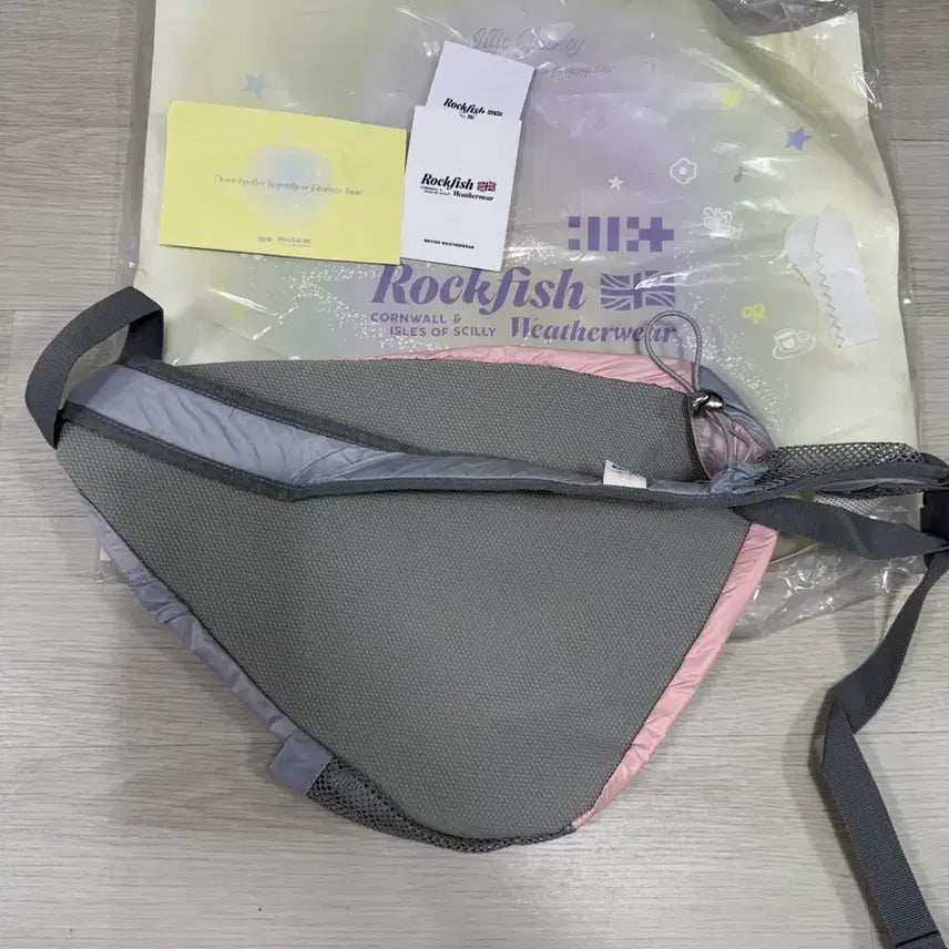 [BUNJANG] ILLIT x Rockfish Weather Weather Sling Bag / 아일릿 x 락피쉬웨더웨더 슬링백
