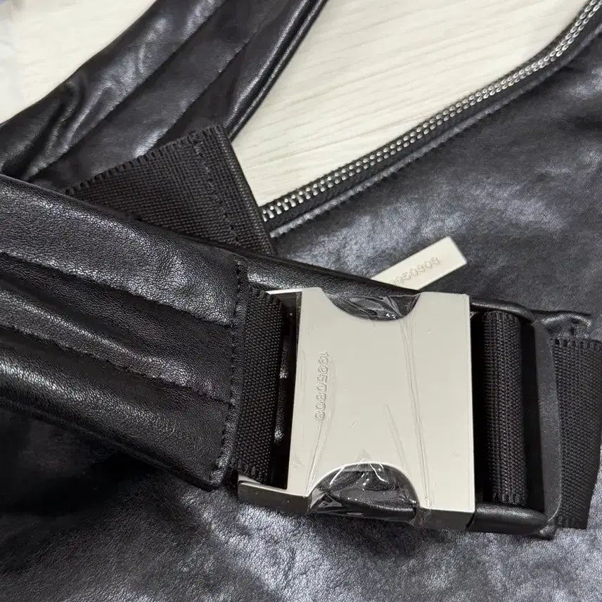 [BUNJANG] SEVENTEEN S.COUPS Birthday Leather Crossbody Bag / 세븐틴 에스쿱스 생일 기념 가죽 크로스백