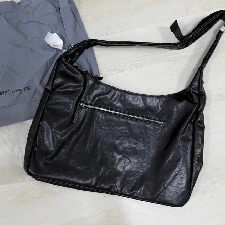 [BUNJANG] SEVENTEEN S.COUPS Birthday Leather Crossbody Bag / 세븐틴 에스쿱스 생일 기념 가죽 크로스백
