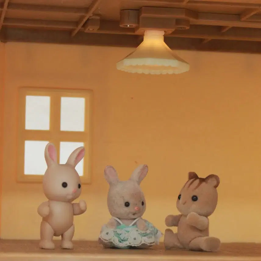 [BUNJANG] Sylvanian Families Light-Up Victorian House (Discontinued) / 실바니안 패밀리 불이들어오는 2층집 단종 하우스 조명정상