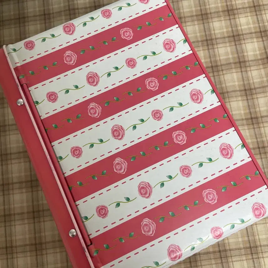 [BUNJANG] 2000s Rose Hello Kitty Tin Storage Box / 2000 고전 장미 키티 철제 보관함 틴케이스