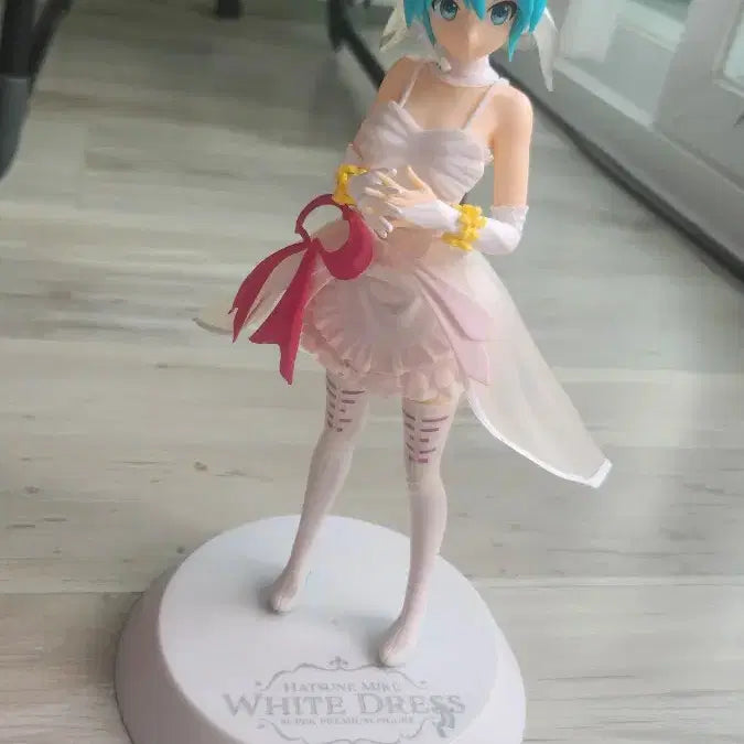 [BUNJANG] Project DIVA Vocaloid Hatsune Miku Wedding Dress Classic Bishoujo Figure / 프로젝트 디바 보컬로이드 하츠네 미쿠 웨딩 드레스 고전 미소녀 피규어