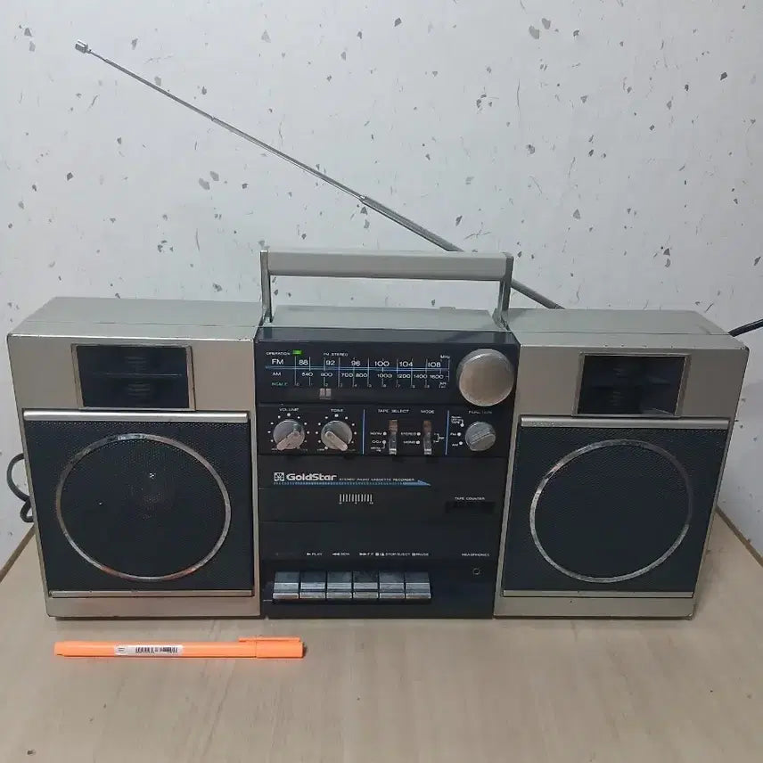 [BUNJANG] Goldstar (Geumseong) Cassette Radio TSR-711 / 작동확인 무한 낭만의 시대 금성 골드스타 카세트 라디오 TSR-711