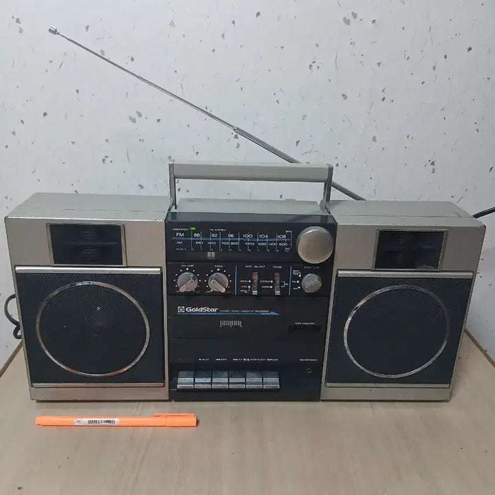 [BUNJANG] Goldstar (Geumseong) Cassette Radio TSR-711 / 작동확인 무한 낭만의 시대 금성 골드스타 카세트 라디오 TSR-711
