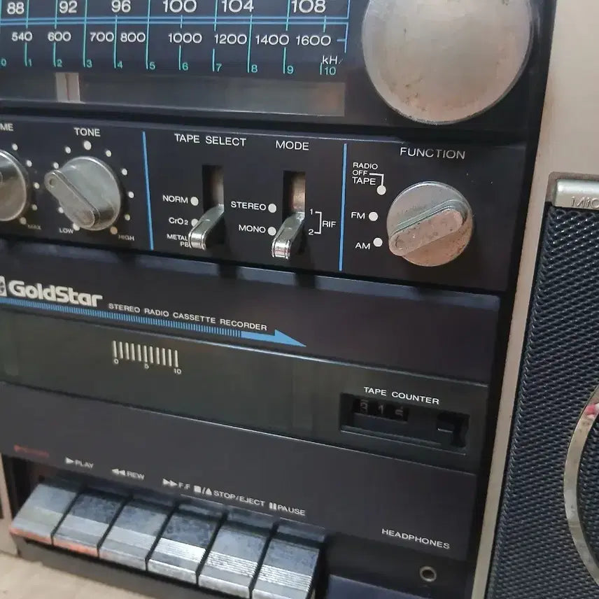 [BUNJANG] Goldstar (Geumseong) Cassette Radio TSR-711 / 작동확인 무한 낭만의 시대 금성 골드스타 카세트 라디오 TSR-711