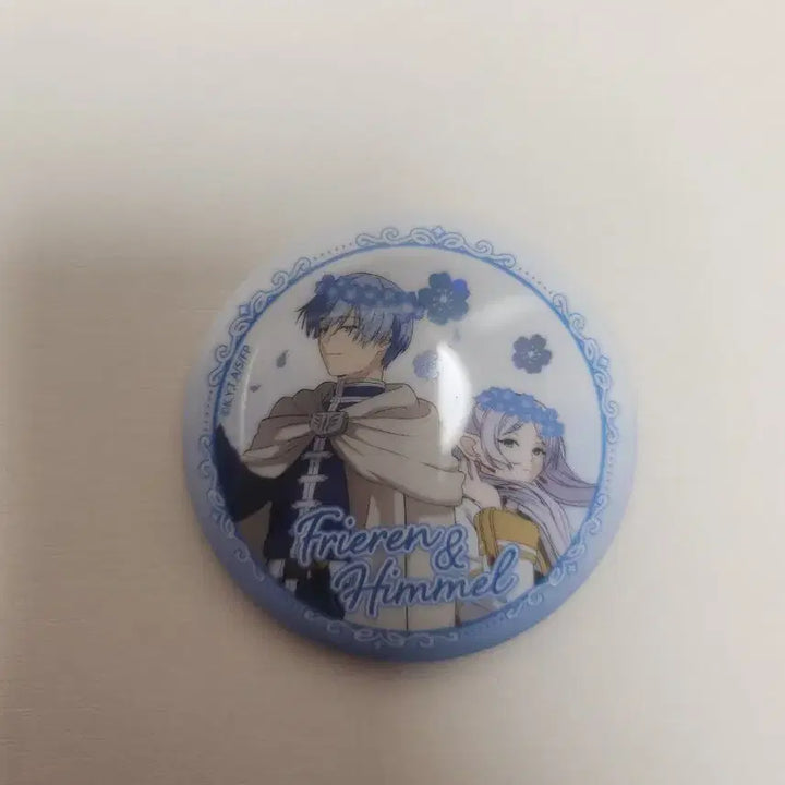 [BUNJANG] Sousou no Frieren Exhibition Postcard + Can Badge Set (Frieren, Himmel) / 장송의 프리렌 전시회 캔뱃지 프리렌 힘멜