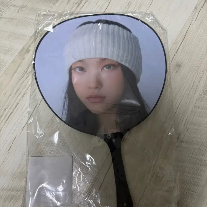 [BUNJANG] NewJeans Haerin Supernature Tokyo Dome Fan - Sealed / 뉴진스 슈퍼내추럴 해린 부채 도쿄돔 미개봉