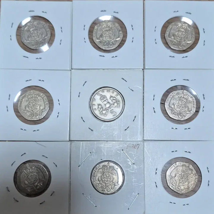 [BUNJANG] United Kingdom Queen Elizabeth II Commemorative Coin Set - 9 Types / 영국 엘리자베스 2세 기념주화 9종. 육각 특유종. 줄세우기 9점 일괄