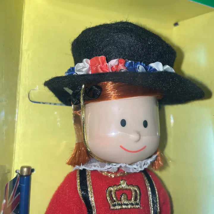 [BUNJANG] Eden Toys Madeline International Traveler England 8-inch Poseable Doll / 2000년 Eden Toys의 Madeline International Traveler  England 8인치 포저블 인형