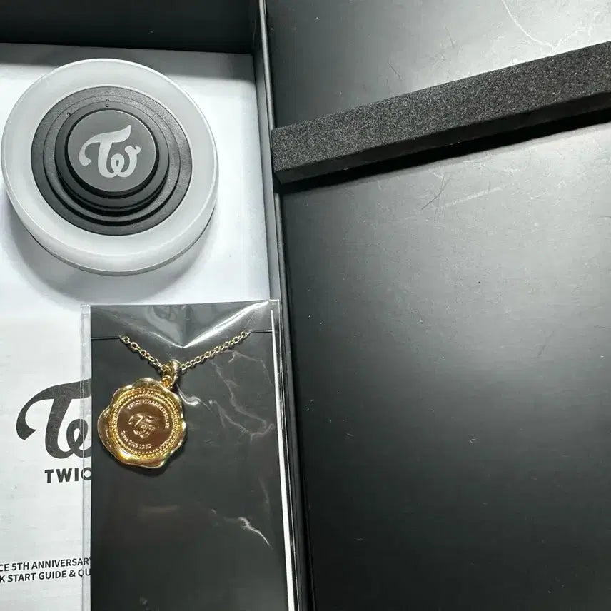 [BUNJANG] TWICE Light Band &amp; Necklace Set / 트와이스 라이트 밴드 판매합니다!