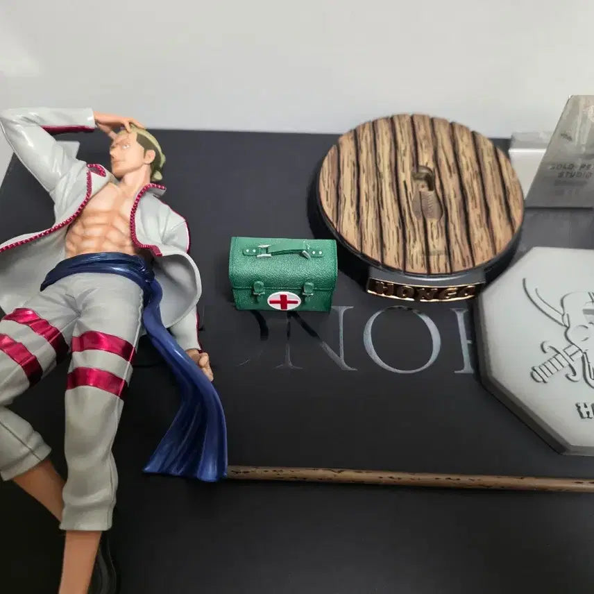 [BUNJANG] GPS Shanks Pirate Crew Resin Figure / (급처)원피스 레진 피규어 샹크스 해적단 GPS 혼고 팝니다.