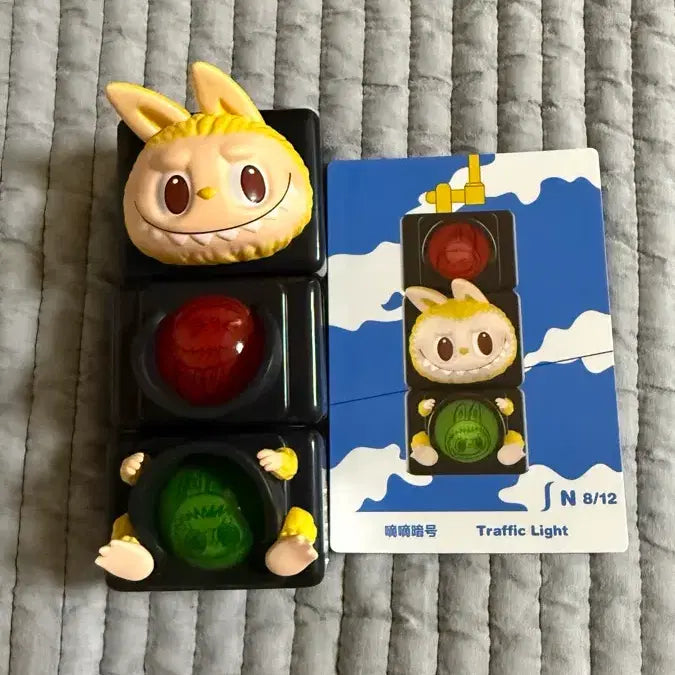 [BUNJANG] Popmart Labubu "Awkward Operation" Series Traffic Light Figure / 팝마트 라부부 어설픈 작전 시리즈 신호등