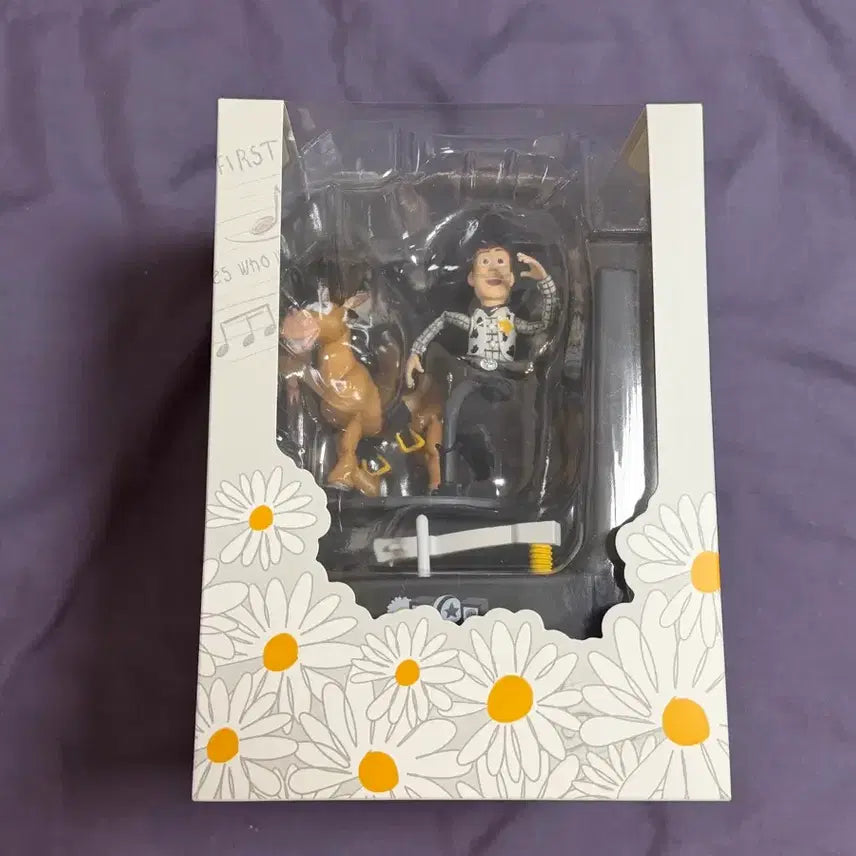 [BUNJANG] PEACEMINUSONE x Toy Story The First Fan Collaboration Diorama Record Player Figure / (5만원인하)피스마이너스원 x 토이스토리 더 퍼스트팬 콜라보 피규어(피마원)