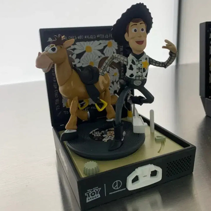 [BUNJANG] PEACEMINUSONE x Toy Story The First Fan Collaboration Diorama Record Player Figure / (5만원인하)피스마이너스원 x 토이스토리 더 퍼스트팬 콜라보 피규어(피마원)